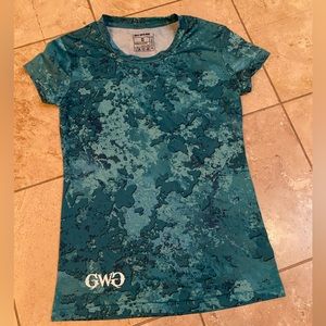 Girls with guns camo turquoise top XS like new.